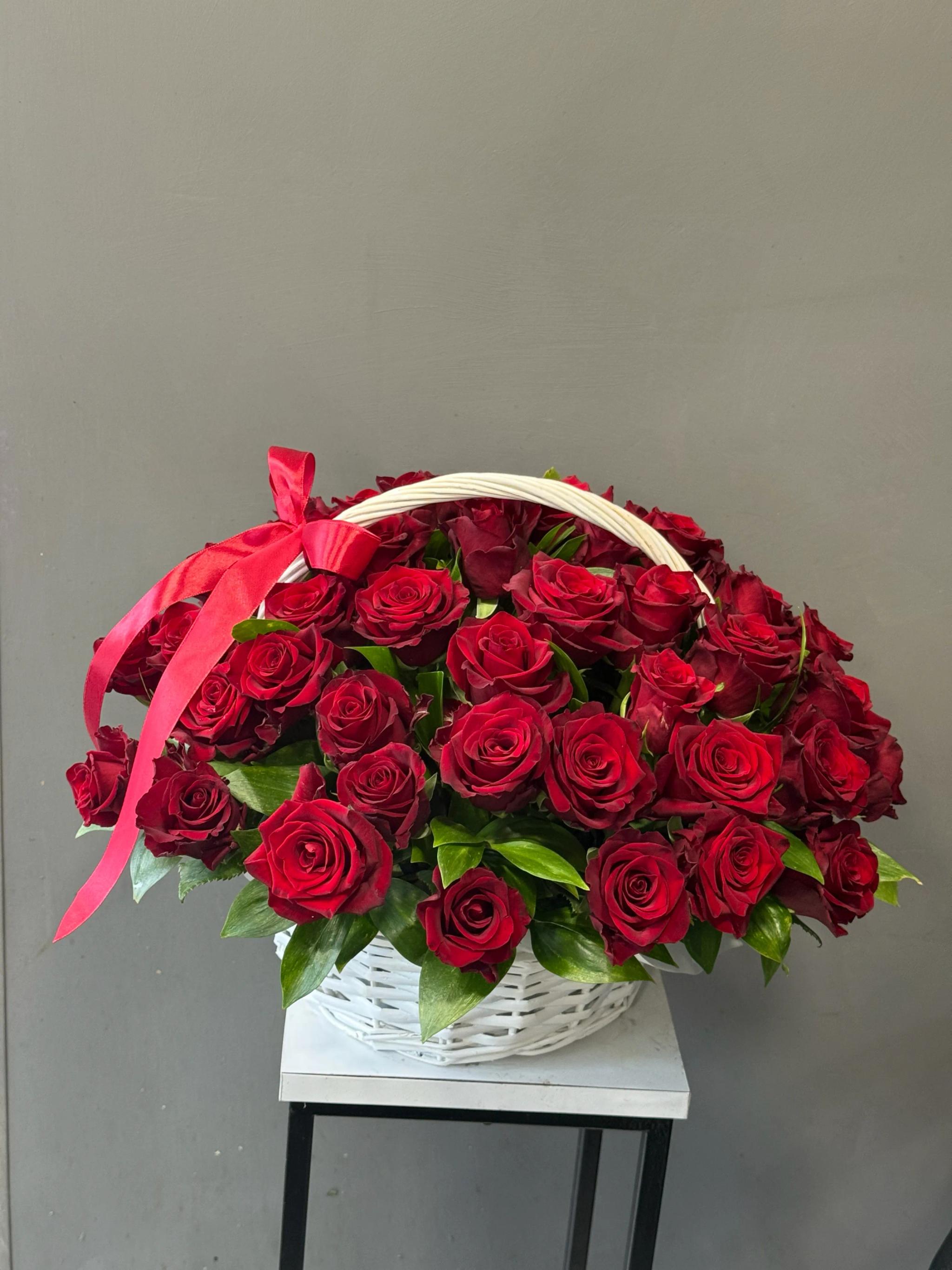 A basket of roses | ծաղիկներ, ծաղկեպսակներ, բույսեր Երևան A basket of roses | ծաղիկներ, ծաղկեպսակներ, բույսեր Երևան