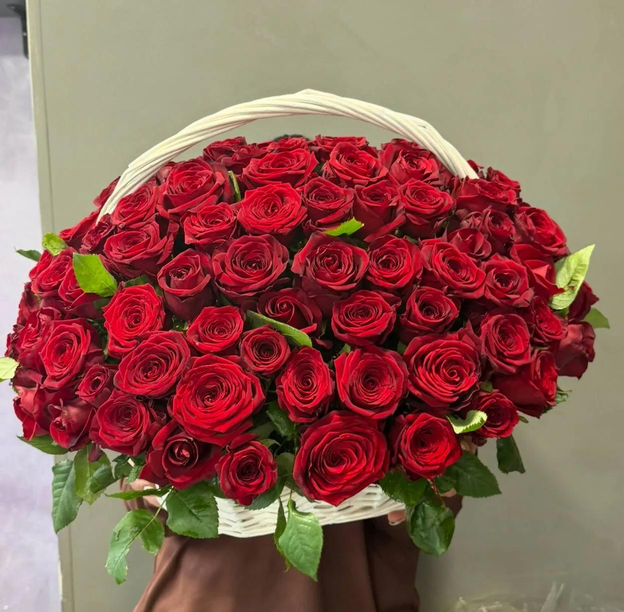 Корзина, полная роскошных роз. | ծաղիկներ, ծաղկեպսակներ, բույսեր Երևան Корзина, полная роскошных роз. | ծաղիկներ, ծաղկեպսակներ, բույսեր Երևան