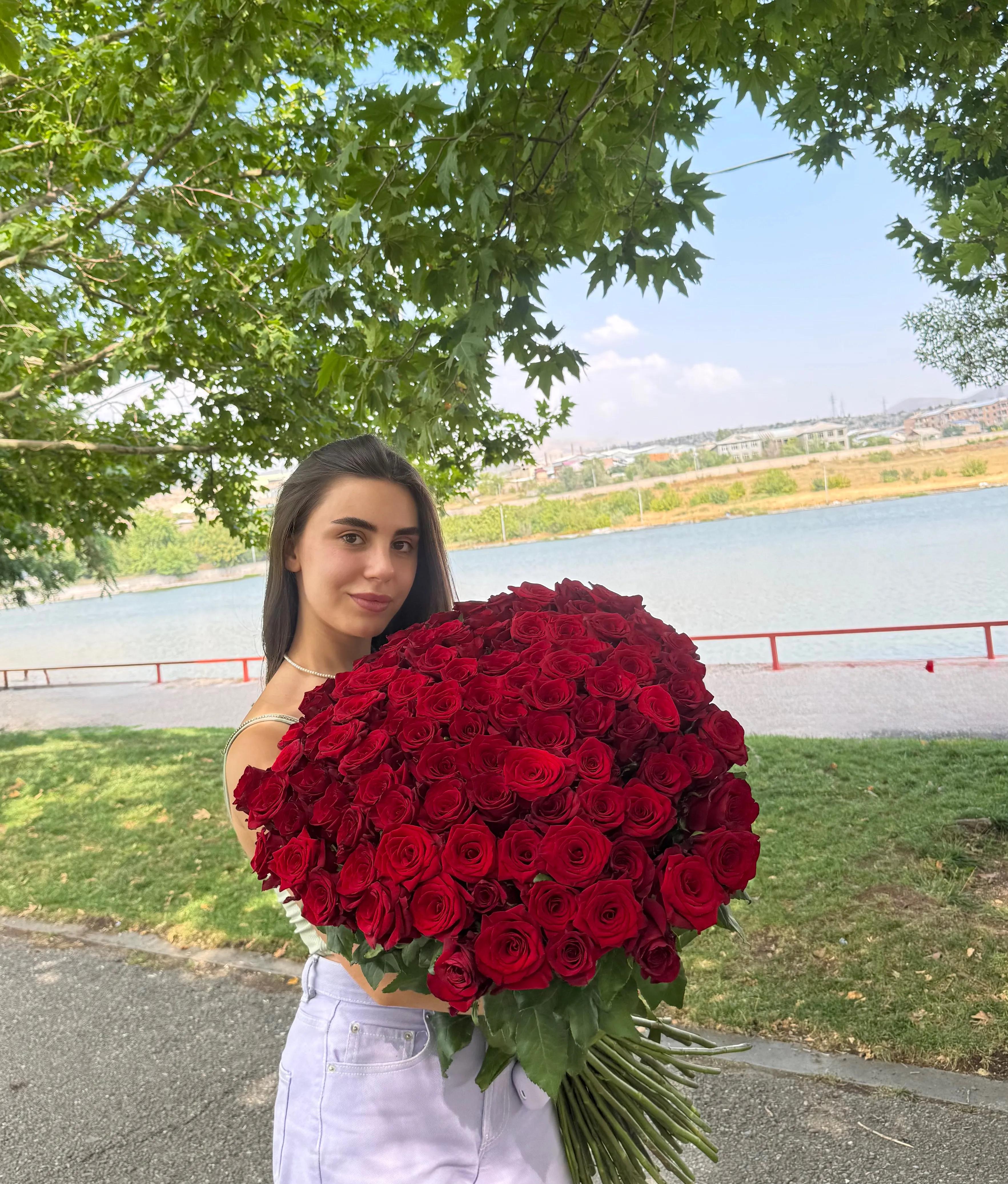 A bouquet of luxurious roses | ծաղիկներ, ծաղկեպսակներ, բույսեր - առաքում Երևան A bouquet of luxurious roses | ծաղիկներ, ծաղկեպսակներ, բույսեր - առաքում Երևան