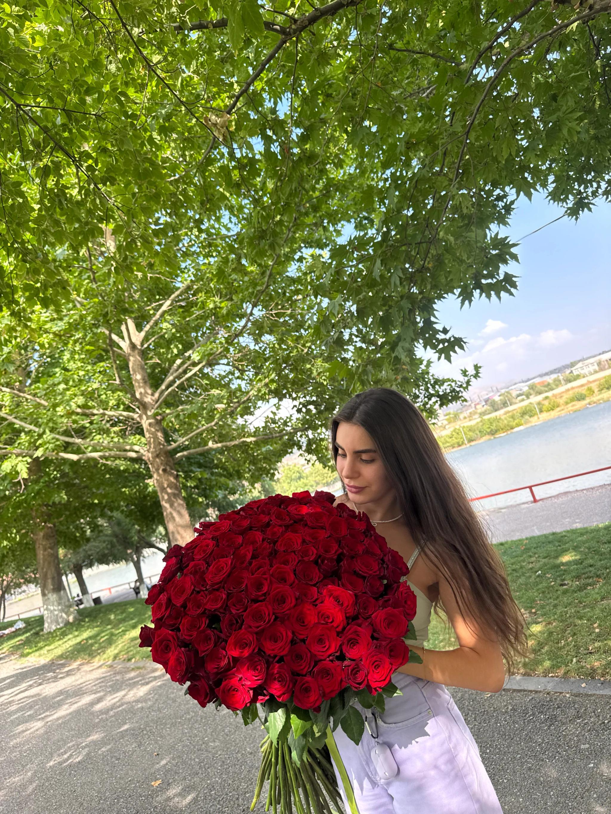 A bouquet of luxurious roses | ծաղիկներ, ծաղկեպսակներ, բույսեր Երևան A bouquet of luxurious roses | ծաղիկներ, ծաղկեպսակներ, բույսեր Երևան