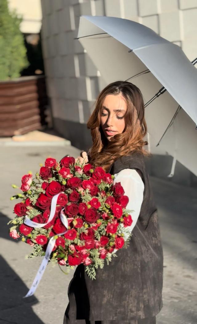 Red roses | ծաղիկներ, ծաղկեպսակներ, բույսեր - առաքում Երևան Red roses | ծաղիկներ, ծաղկեպսակներ, բույսեր - առաքում Երևան
