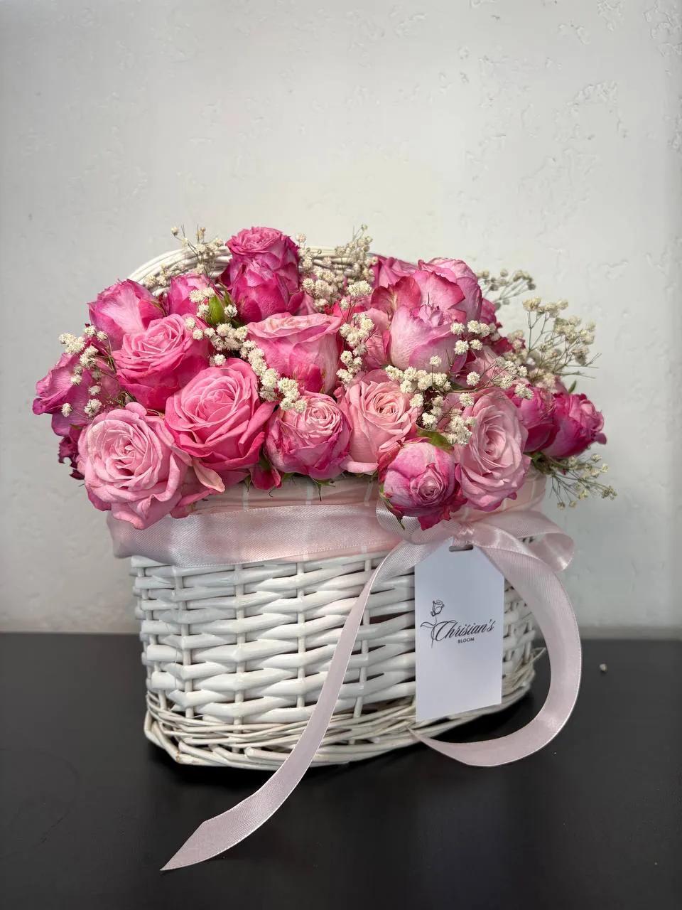 Roses in a basket | ծաղիկներ, ծաղկեպսակներ, բույսեր Երևան Roses in a basket | ծաղիկներ, ծաղկեպսակներ, բույսեր Երևան
