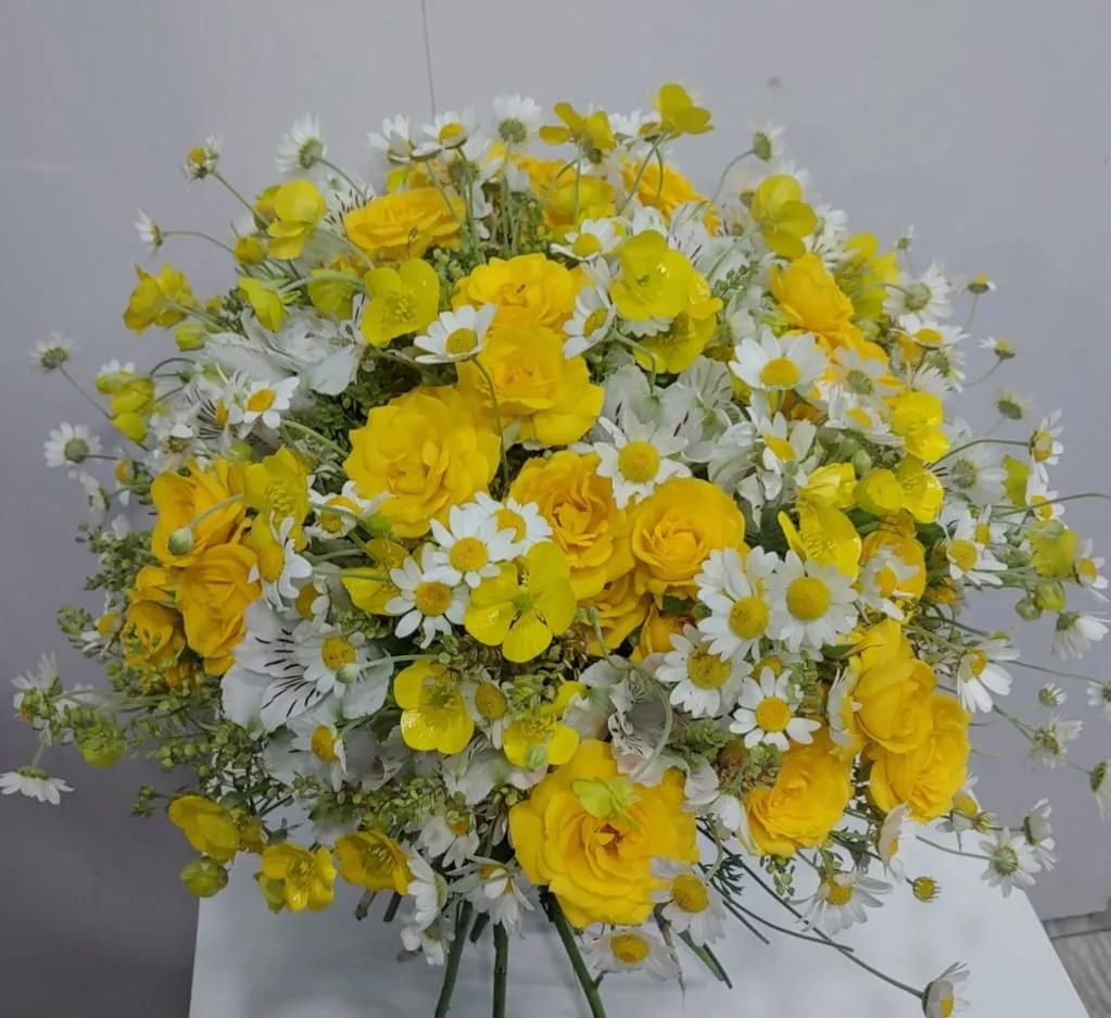 Yellow bunch | ծաղիկներ, ծաղկեպսակներ, բույսեր - առաքում Երևան Yellow bunch | ծաղիկներ, ծաղկեպսակներ, բույսեր - առաքում Երևան